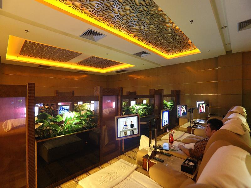 Ramada Plaza Guangzhou Hotel Exterior photo