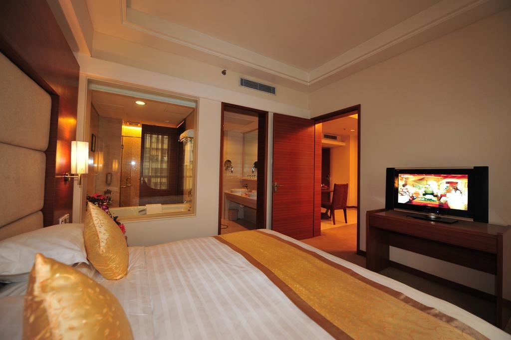Ramada Plaza Guangzhou Hotel Room photo