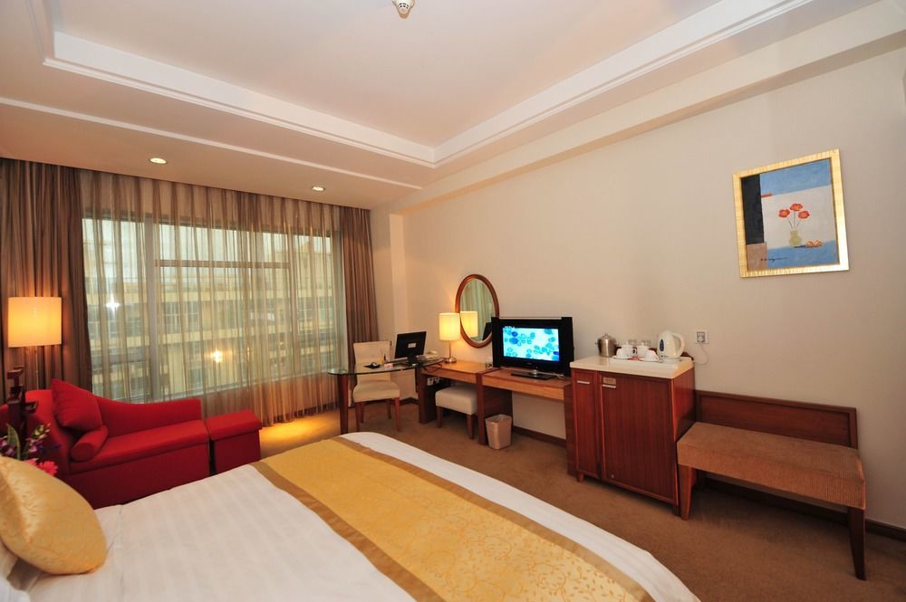 Ramada Plaza Guangzhou Hotel Exterior photo