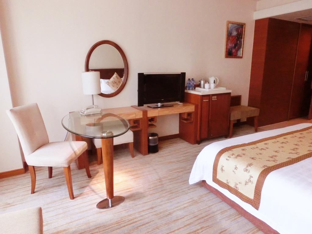 Ramada Plaza Guangzhou Hotel Room photo