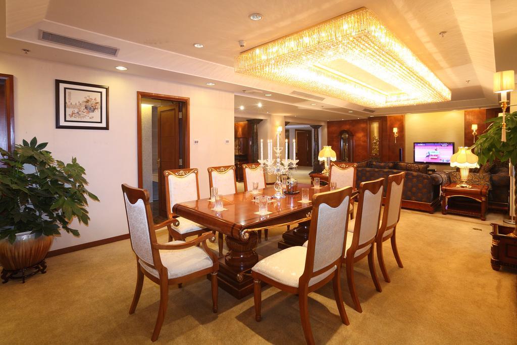Ramada Plaza Guangzhou Hotel Exterior photo