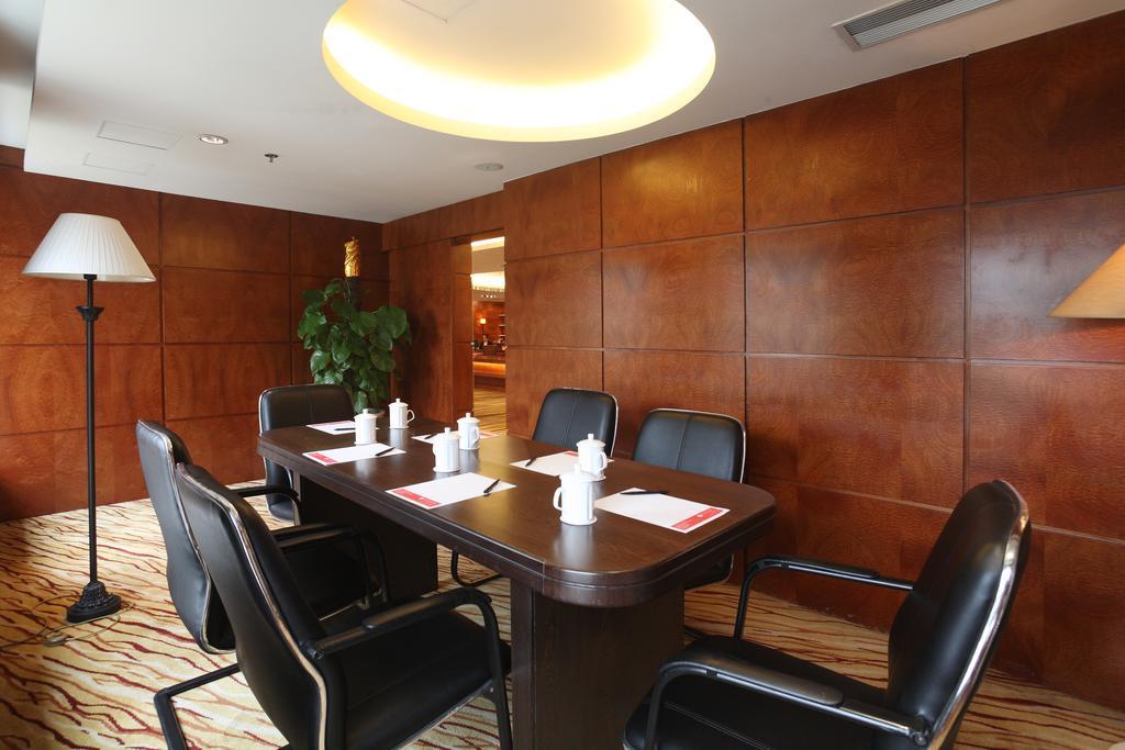 Ramada Plaza Guangzhou Hotel Exterior photo